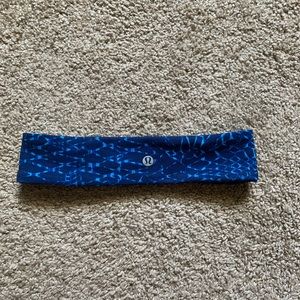 Lululemon headband in blue patterned
